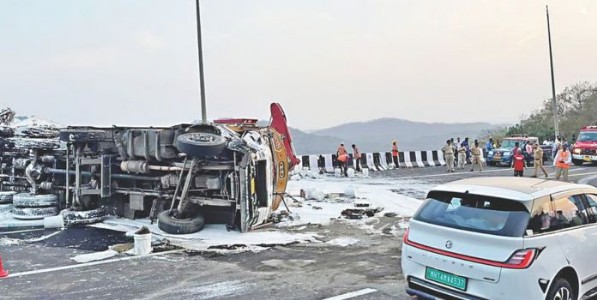 Missing Link Accident: मुंबई–पुणे एक्सप्रेसवे ‘मिसिंग लिंक’वर दुहेरी अपघात; ३ जणांचा मृत्यू, तर अनेक जण जखमी...