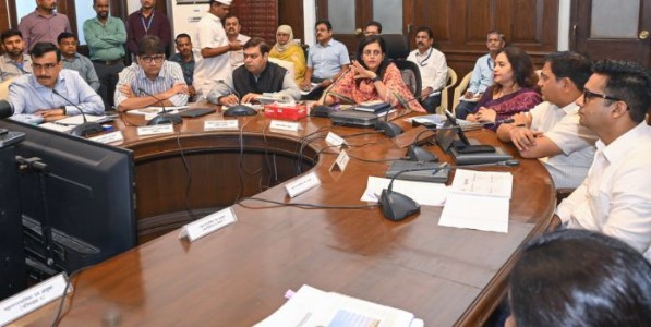 महानगरपालिकेच्‍या आरोग्य संस्थांचा परिसर अतिक्रमणमुक्त करा - आयुक्‍त अश्विनी भिडे