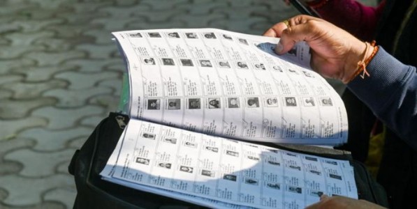 Election Commission SIR: केंद्रीय निवडणूक आयोगाची ‘विशेष पुनरिक्षण’ मोहीम: महाराष्ट्रात ९.८६ कोटी मतदारांची घरोघरी पडताळणी