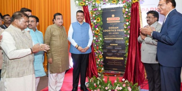 जागतिक सप्लाय चेनमध्ये भारताची भूमिका मजबूत करण्यासाठी लॉजिस्टिक्स क्षेत्र सक्षम आवश्यक - देवेंद्र फडणवीस