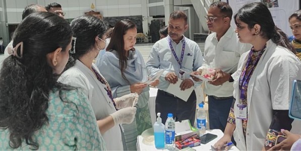 मौखिक आरोग्य तपासणी शिबिरास अदिती तटकरे यांनी दिली भेट
