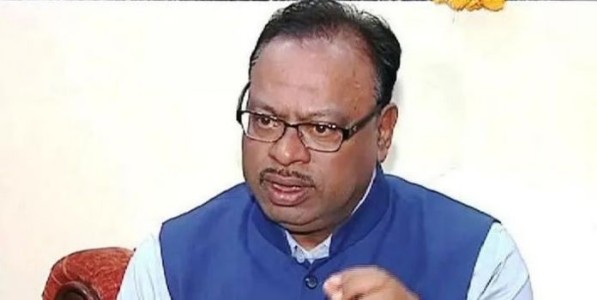 तुला वसतिगृह सोडण्याची गरज नाही, काही अडचण असेल तर मला फोन कर ;विद्यार्थिनीला वसतिगृह सोडण्याची नोटीस;पालकमंत्री चंद्रशेखर बावनकुळे धावले विद्यार्थिनीच्या मदतीला