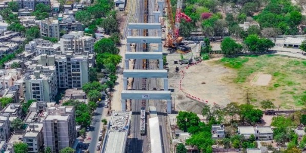 Mumbai Ahmedabad Bullet Train : बुलेट ट्रेन प्रकल्पात 22 दिवसांत 5 पोर्टल बीम लॉन्च