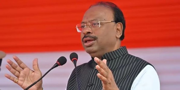 सातबारा उतारा बंद; गावठाणांना मिळणार प्रॉपर्टी कार्ड महसुलमंत्र्यांचा निर्णय