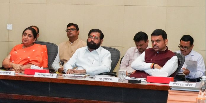 मुंबई : (Maharashtra Cabinet Meeting) सामान्य प्रशासन विभागाच्या ३३ प्रशासकीय विभागांची संख्या आता ४५ होणार असून ,प्रशासकीय गतिमानता येण्यासाठी हा निर्णय घेण्यात आला. मंगळवार दि.९ रोजी झालेल्या मंत्रिमंडळ बैठकीत सामान्य प्रशासन,उच्च व तंत्र शिक्षण, वित्त व उद्योग विभागाच्या साठी महत्त्वपूर्ण तरतुदी करण्यात आल्या.बैठकीच्या अध्यक्षस्थानी मुख्यमंत्री देवेंद्र फडणवीस होते.