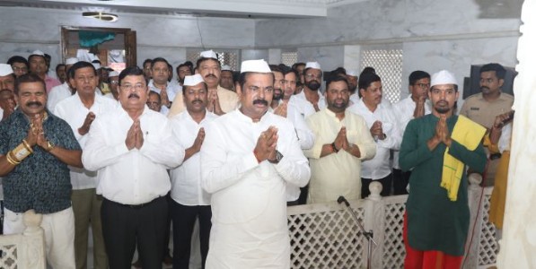 पंतप्रधान नरेंद्र मोदींच्या दीर्घायुष्यासाठी; दिवेअंजुर येथे उत्साहात महाआरती