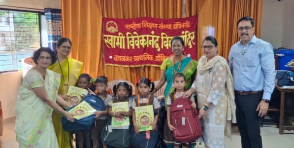 बालकांमध्ये आनंद तर पालकांच्या डोळ्यात दिसली कृतज्ञतेची भावना