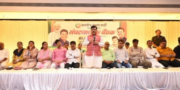 संघटनात्मक बैठकीत आ. प्रवीण दरेकरांनी फुंकला हूंकार;शिवसेनेतील शेकडो कार्यकर्त्यांचा भाजपात प्रवेश