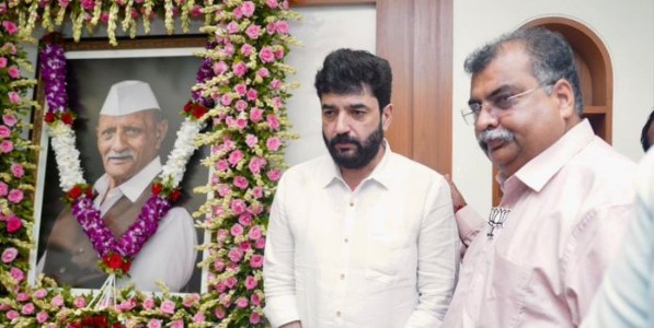 केंद्रीय राज्यमंत्री मुरलीधर मोहोळ यांना पितृशोक