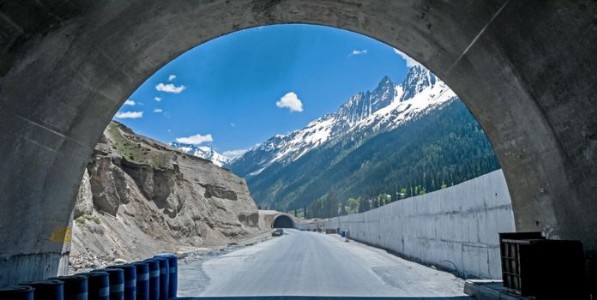 हिमालयाला छेदणारा अभियांत्रिकी अविष्कार झोजिला बोगदा : काश्मीर-लडाख अखंड जोडणी