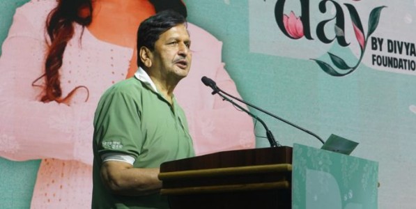 मुख्यमंत्री देवेंद्र फडणवीस हे महाराष्ट्राच्या राजकारणातील ‘योग गुरु’ - मंगलप्रभात लोढा