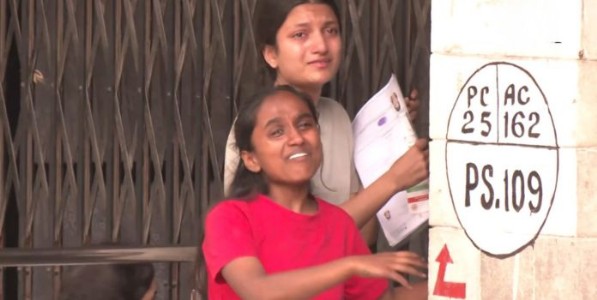 नीट फेरपरीक्षेत काही मिनिटांचा विलंब ठरला महाग; परळमध्ये विद्यार्थी, पालकांचा संताप