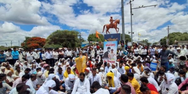 बीड जिल्ह्यातील विलास घुले हत्याकांडानंतर स्थानिकांचा आक्रोश, बंद आणि रास्तारोको, विधानसभेतही उमटले पडसाद