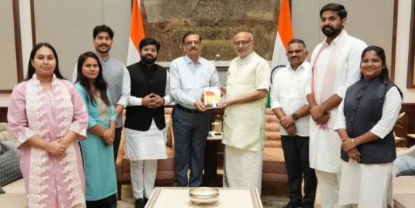 अभाविप शिष्टमंडळाची उपराष्ट्रपतींसोबत भेट