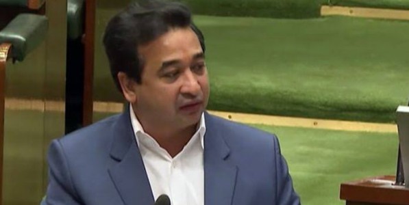 कोकणातील आंबा-काजू उत्पादक शेतकऱ्यांच्या प्रश्नावर निलेश राणे आक्रमक