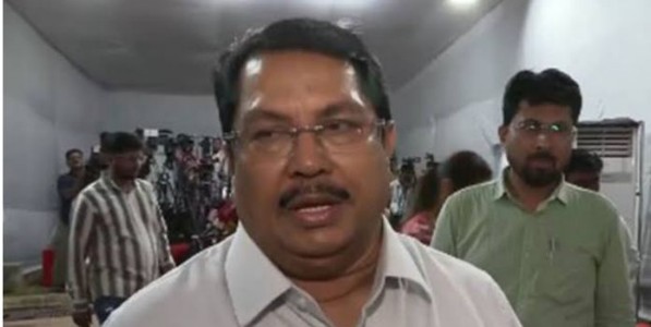 वडेट्टीवारांच्या शिवसेना प्रवेशाच्या चर्चांनी राजकारण तापले