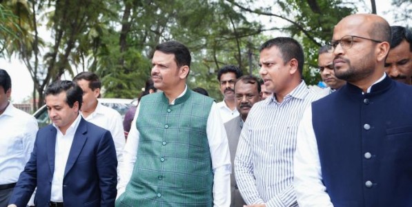 माझे पंख कोण छाटणार? मुख्यमंत्री फडणवीसांचा ठाकरेंना टोला; मी मनुष्य असल्याने मला पंखच नाहीत