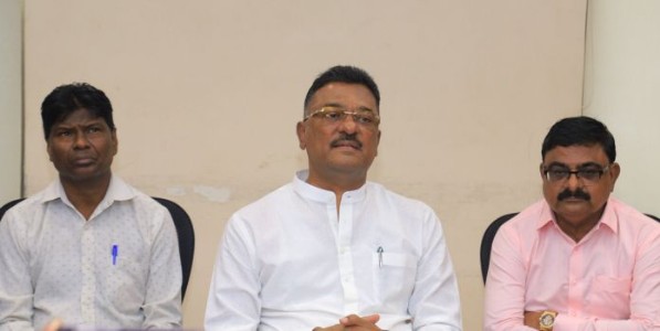 उत्पन्न वाढवा, अन्यथा कारवाईला सामोरे जा; एसटीतील अकार्यक्षम अधिकाऱ्यांना एक महिन्याचा अल्टिमेटम-परिवहन मंत्री प्रताप सरनाईक यांचा इशारा