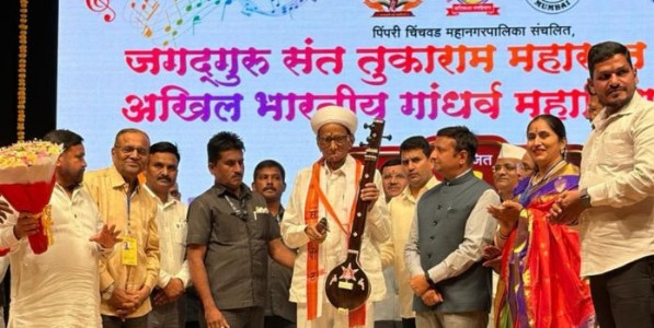राजकीय स्वार्थासाठी पवारांकडून संतांच्या इतिहासाची मोडतोड?