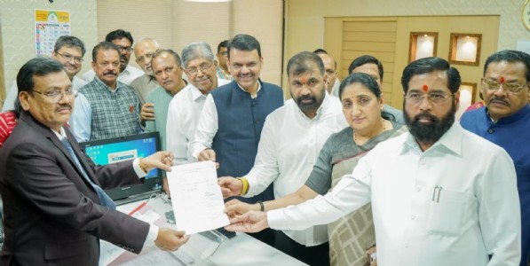 ठाकरेंना धक्का, सचिन अहिरांनी उपसभापतीपदाचा भरला अर्ज; शिंदेंच्या सेनेत प्रवेश करणार
