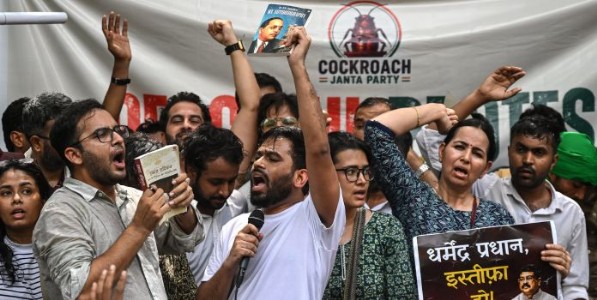 अभिजीत दीपके यांच्या नेतृत्वाखालील 'कॉकरोच जनता पार्टी'च्या आंदोलनाला सायंकाळी ५ वाजेपर्यंत परवानगी, त्यानंतर काय?