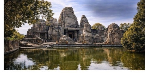 एकाश्म मंदिरे हिमाचल