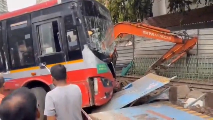 Dadar Plaza bus accident
