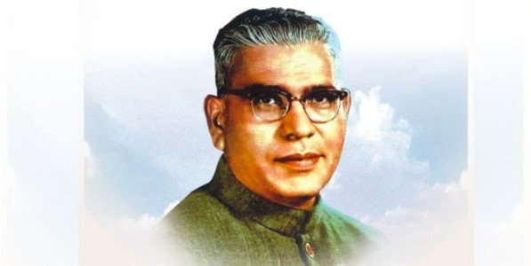 स्वर्गीय वसंतराव नाईक यांना जयंतीनिमित्त मंत्रालयात अभिवादन
