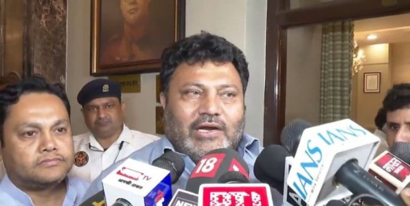 समाजवादी पक्षाला मोठा धक्का! आमदार कमाल अख्तरांचा तडकाफडकी राजीनामा, यूपीच्या राजकारणात खळबळ
