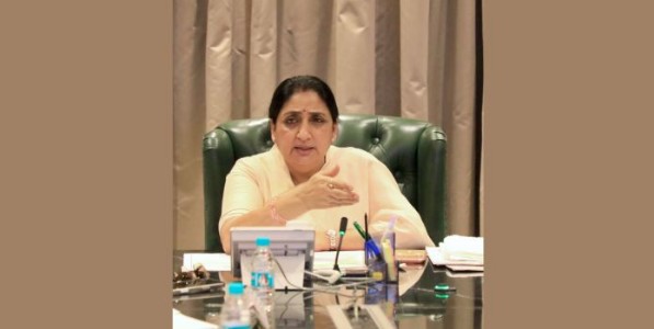 उबाठा गटाचे आमदार मुख्यमंत्र्यांच्या भेटीला; राजकीय घडामोडींना वेग; सुनेत्रा पवारही वर्षावर दाखल