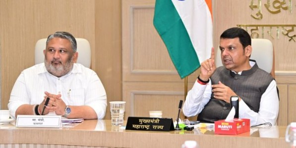 व्यापक 'कामगार हित' जपण्याला प्राधान्य द्या; मुख्यमंत्री देवेंद्र फडणवीस; कामगार कायद्यातील प्रस्तावित सुधारणांचे सादरीकरण