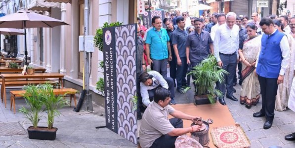 महापालिकेने विकसित केला 'काळा घोडा आर्ट अव्हेन्यू'; मुख्यमंत्री देवेंद्र फडणवीस यांच्या हस्ते लोकार्पण