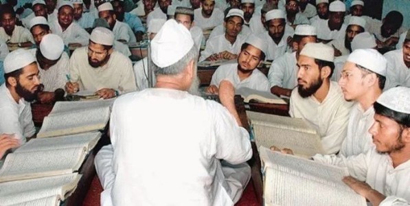 मशिदी अन् मदरशांमधून ‘एसआयआर’साठी दिली बांग; हिंदू नागरिकांना मतदार नोंदणीबाबत कधी येणार जाग?