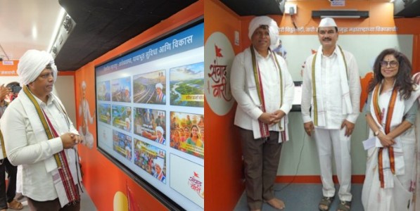 मंत्री ॲड. आशिष शेलार यांची ‘संवाद वारी’ चित्ररथाला भेट
