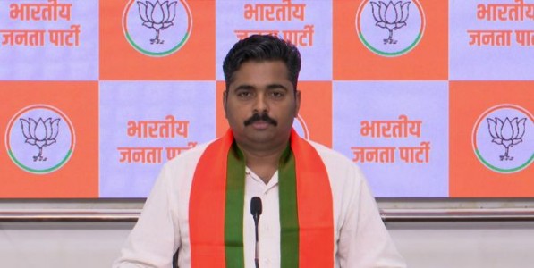 उद्धव ठाकरे आणि संजय राऊत यांनी संघस्थानावर जाऊन नाक घासत माफी मागावी - नवनाथ बन