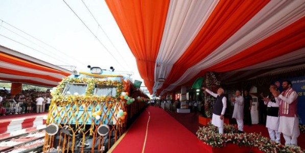 ‘नमो ग्रीन रेल’चा शुभारंभ; भारताची पहिली हायड्रोजन ट्रेन धावली