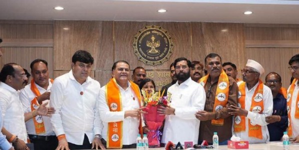 शिक्षक आमदार किरण सरनाईक यांनी स्वीकारले शिवसेनेचे सहयोगी सदस्यत्व