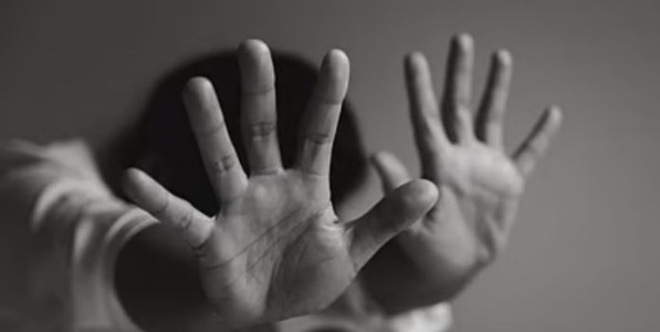 क्षुल्लक धक्का, भीषण हाणामारी! धर्मांध मुस्लीम कुटुंबीयांची अल्पवयीन मुलीला मारहाण