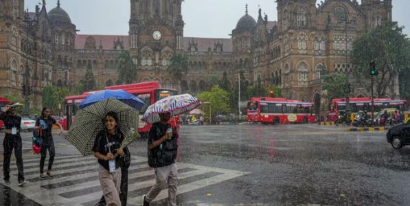 पावसाचा मुंबईत पुन्हा जोर; आज ऑरेंज अलर्ट, मुसळधार पाऊस आणि ताशी ६० किमी वेगाने वाऱ्याचा इशारा