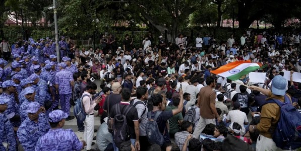 संसदेवरील महामोर्चाने दिल्लीत खळबळ! जंतर-मंतरवर हजारो आंदोलक; मैदानावर प्रचंड मोठा फौजफाटा तैनात...