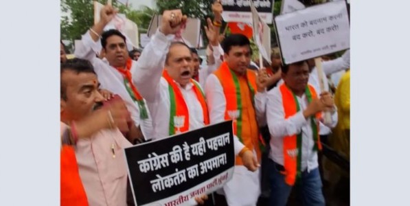 'काँग्रेस देशात अराजकता पसरवत आहे';राहुल गांधींनी परदेश दौऱ्यांचा तपशील जाहीर करावा : आ. अमीत साटम