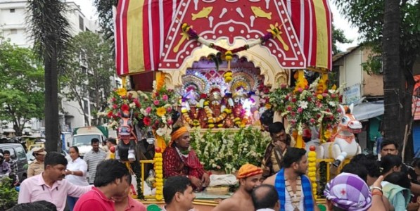 मुंबई उच्च न्यायालयाचा जय जगन्नाथ चॅरिटेबल ट्रस्टला दिलासा;मूळ मार्गाने रथयात्रेस परवानगी, सायंकाळी उत्साहात रथयात्रेला प्रारंभ.