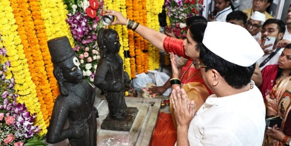वडाळ्यातील 'प्रतिपंढरपूर'मध्ये महापौर रितू तावडे यांच्या हस्ते विठ्ठलाची महापूजा