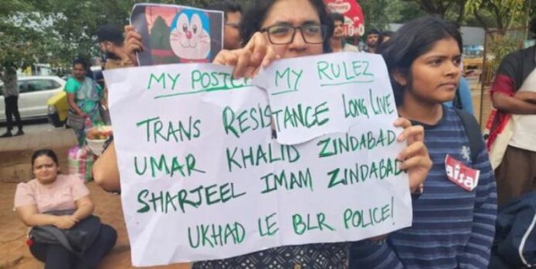 बंगळुरूच्या विद्यार्थी आंदोलनात उमर खालिद-शरजील इमाम समर्थनाचे पोस्टरबाजी