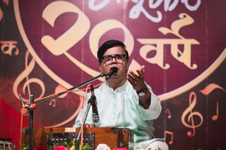 नवीन डेटा पॅक दे रे आभाळावर थुंकीन म्हणतो... सोशल मीडियावर वाट्टेल ते व्यक्त होण्यापूर्वी कविता नक्की वाचा!