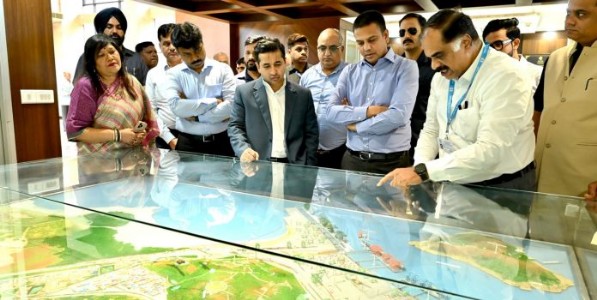 मंत्री नितेश राणे यांची जेएनपीए बंदराला भेट; बंदराच्या विस्तार आराखड्यासह विविध विकासकामांचा घेतला आढावा