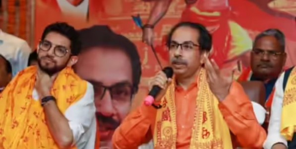 विझलेल्या हिंदुत्वाच्या मशालीला ठाकरेंची पुन्हा फुंकर