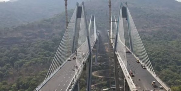मिलिंद नार्वेकरांकडून मुख्यमंत्री फडणवीसांचे आभार; मुंबई-पुणे एक्सप्रेसवे कनेक्टिग लिंक २४ तासांत वाहतुकीसाठी खुला
