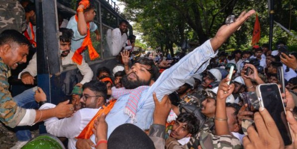 झारखंडमधील विद्यार्थी आंदोलनावर झालेल्या लाठीचार्जचा अभाविपकडून निषेध