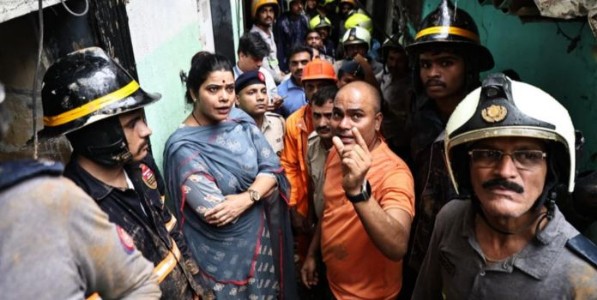 कुर्ल्यात दरड कोसळून ७ जणांचा मृत्यू; भल्या पहाटे काळाचा घाला; महापौरांकडून मृतांच्या वारसांना ४ लाखांची मदत
